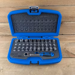 Genomstickbar hylsnyckelsats 44 delar