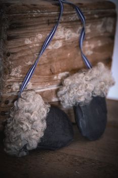 Fårskinnsvantar utan tumme 6-12mån
