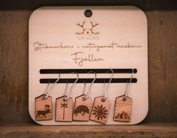 Stickmarkörer i renskinn, fjällen