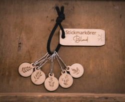 Stickmarkörer i trä, blad