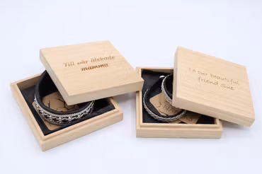 Presentask i trä - med personlig gravyr