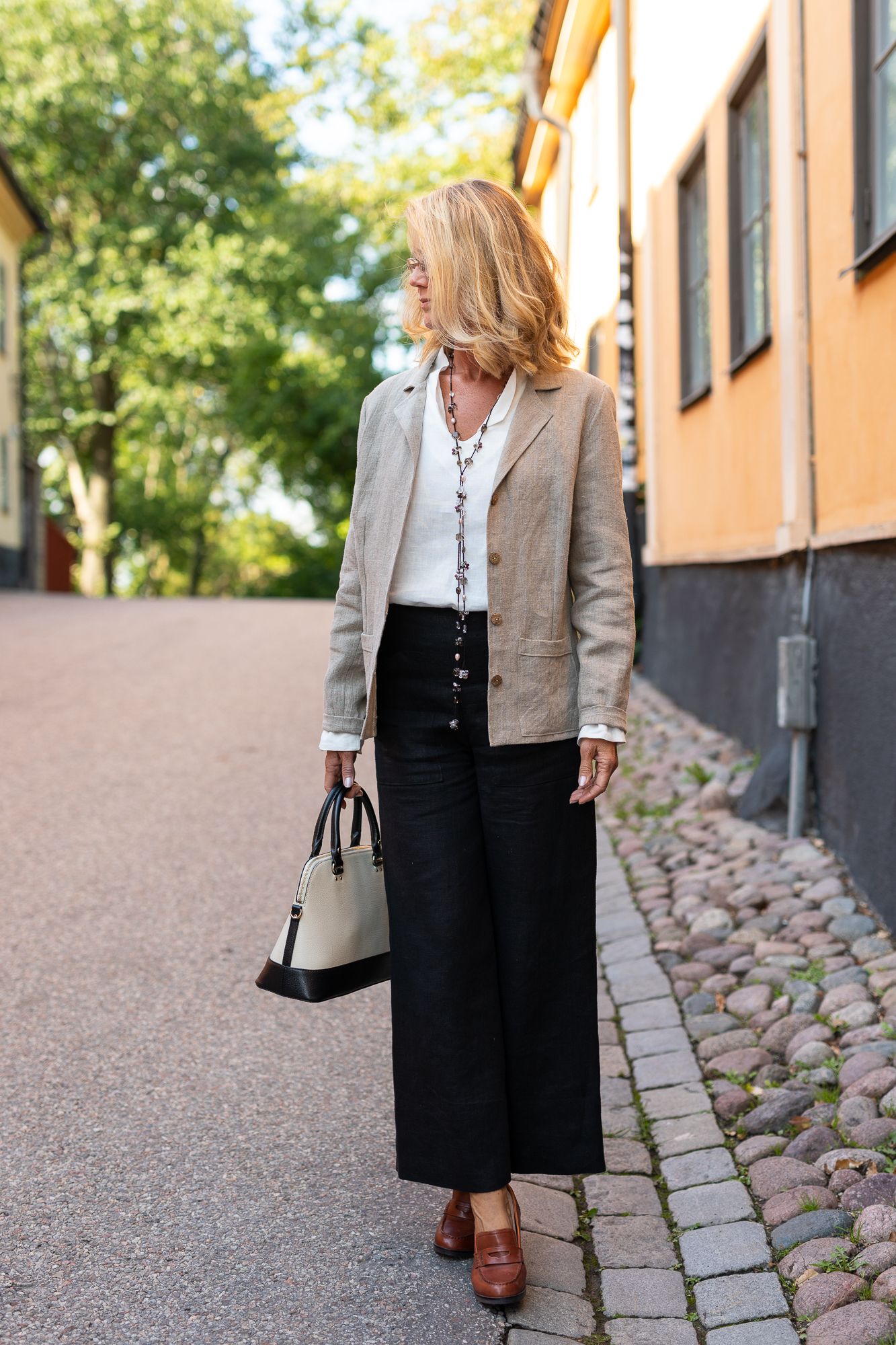 Kavaj Malin i cert linne. Sys i Stockholm Sverige.