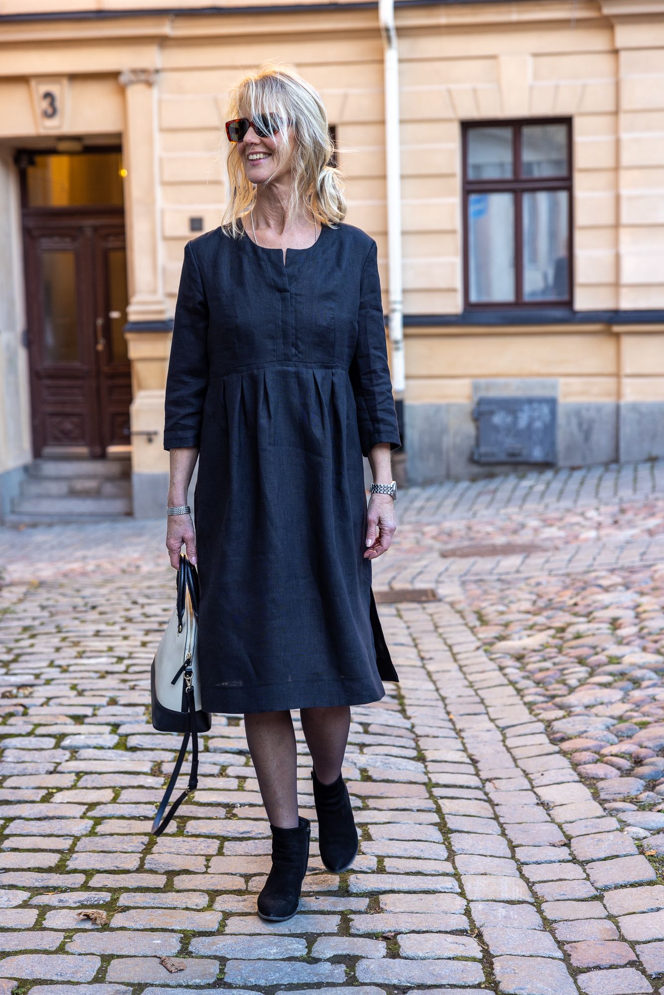 Klänning Linnea i cert linne. Sys i Sverige.