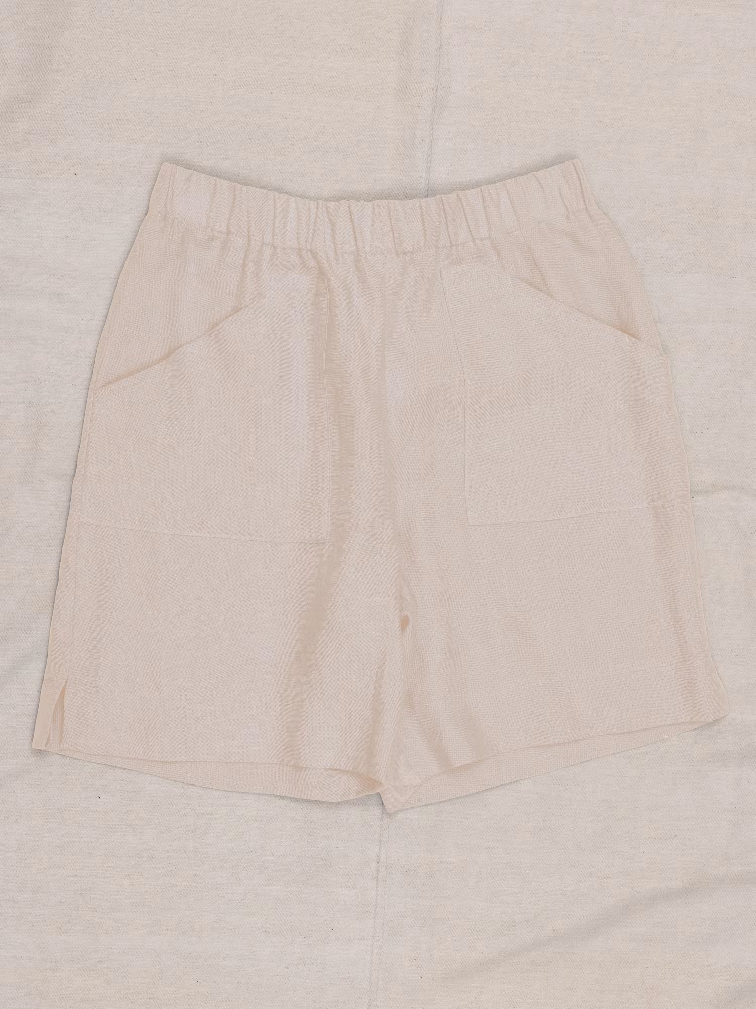 Shorts Kajsa i certifierat linne. Sys i Stockholm.