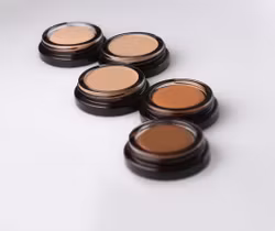 Esse Concealer 10-50 Färger som på bilden 10 högst upp