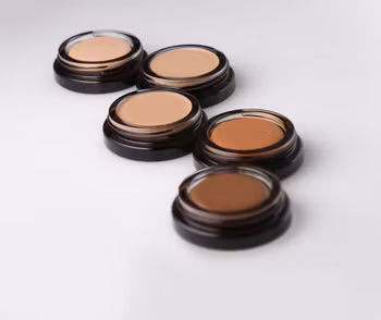 Esse Concealer 10-50 Färger som på bilden 10 högst upp