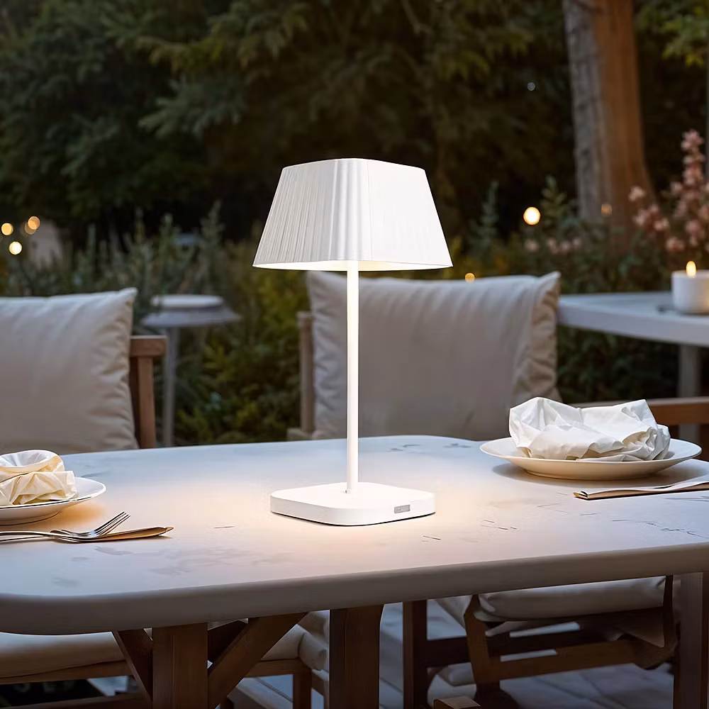 Uppladdningsbar vit bordslampa Robin – dimbar – För utomhusbruk