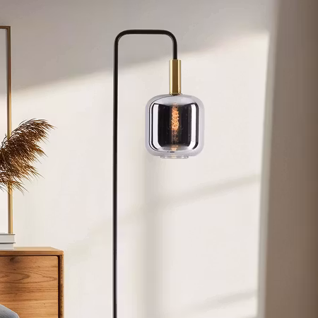 Golvlampa svart med rökglas och gyllene detaljer – Piedi