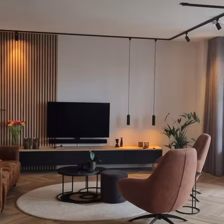 Modernt skensystem på 3 meter med 3 spotlights GU10 (ingår)