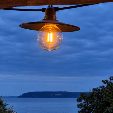 Exklusiv G80 Ljusslinga utomhus – Lyxig utebelysning med stora LED-lampor och lampskärmar