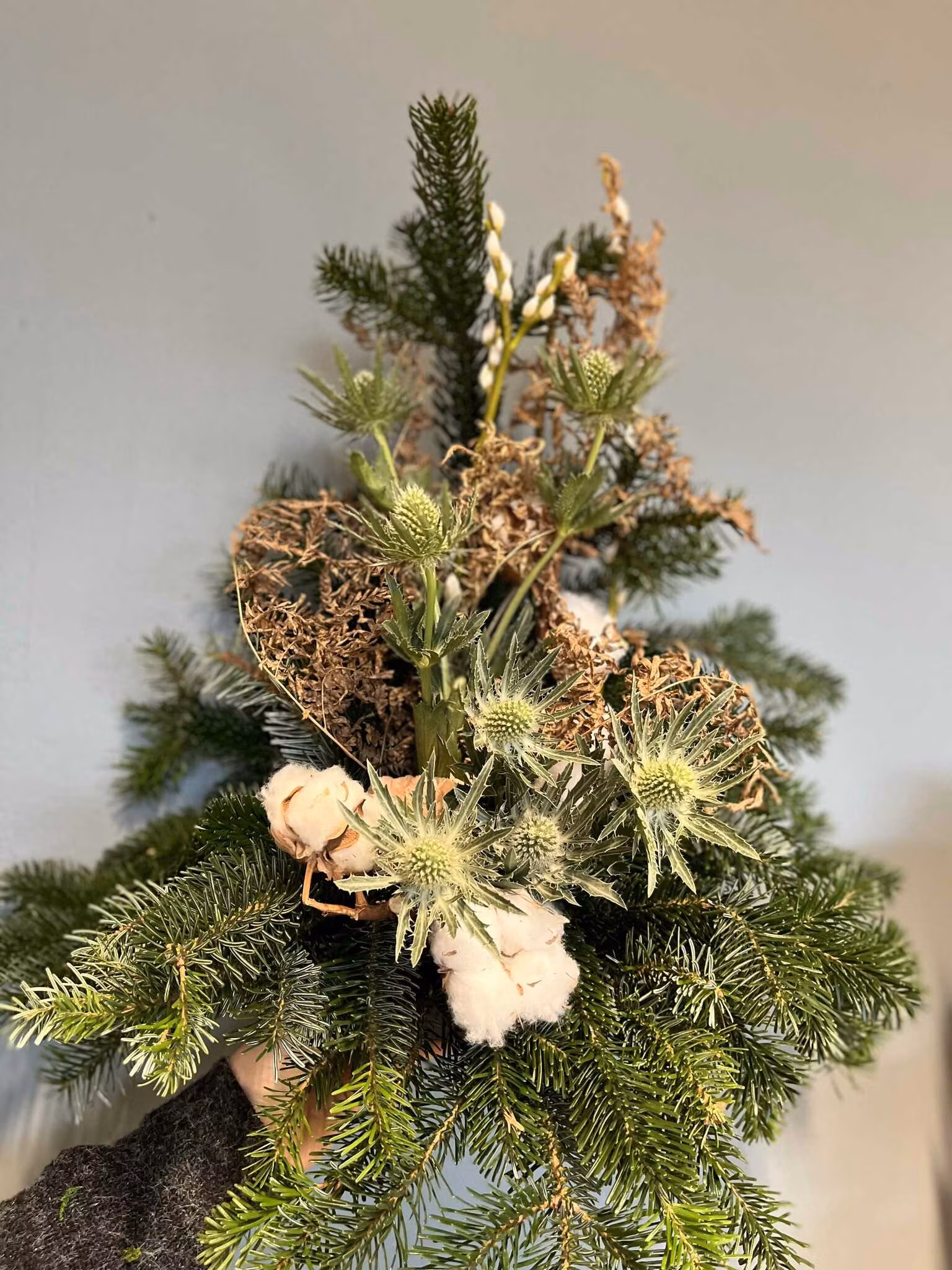 Gravdekoration hög- vit/beige