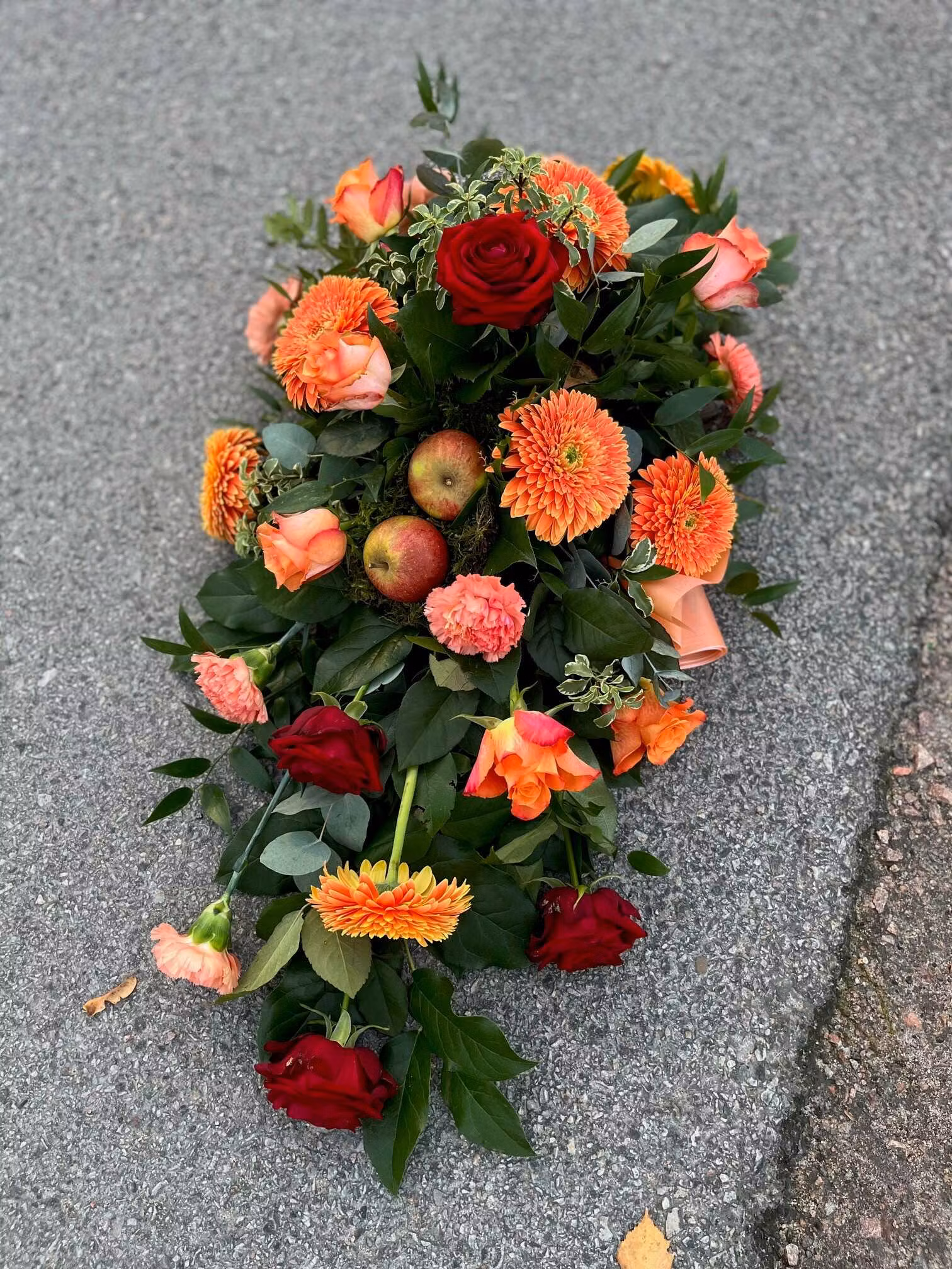 Låg droppformad dekoration - Äpple