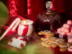 Voluspa Mini Tin Candle Candle - Crused Candy Cane