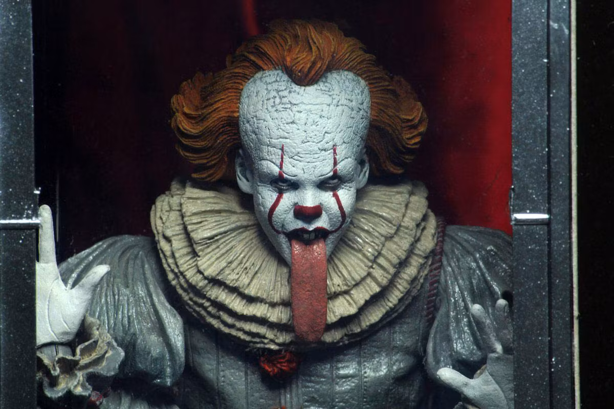 It Chapter Two Action Figure Ultimate Pennywise 18 cm