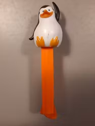 Pez dispenser - Private / Madagaskar (skadet sokkel)