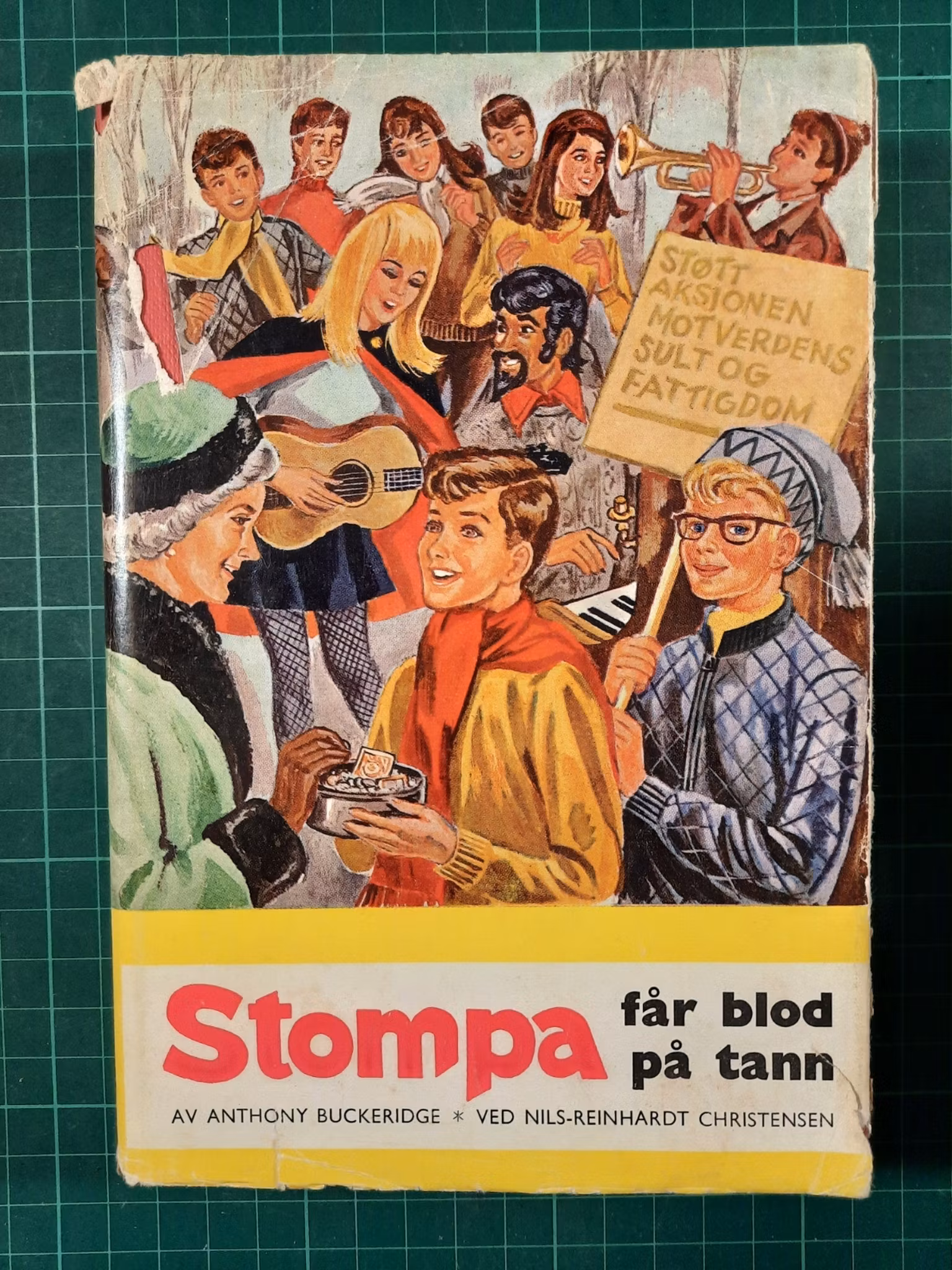 Bok nr 18 Stompa får blod på tann