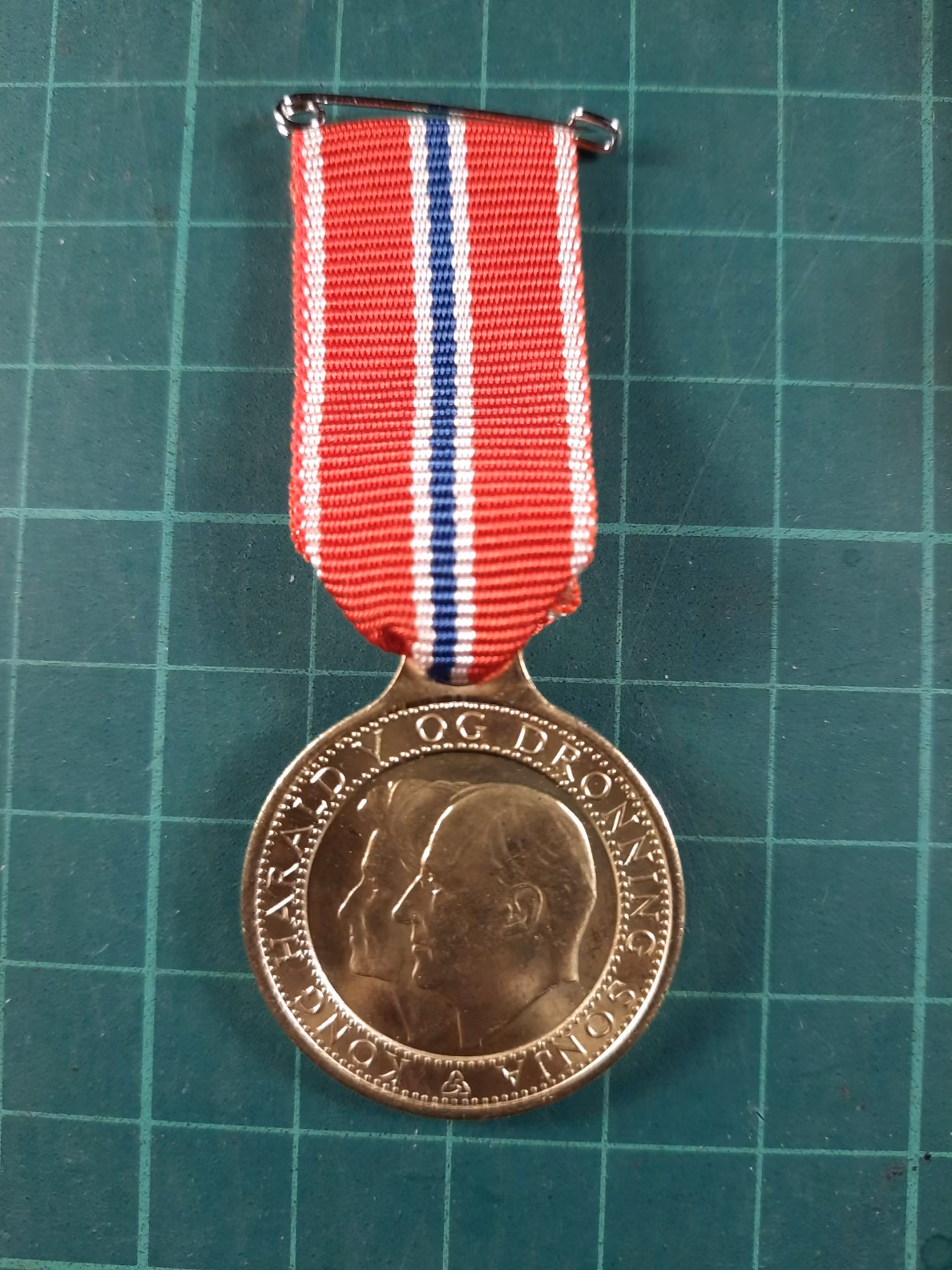 17 Mai medalje 1992 Harald V og Sonja (se merknad)
