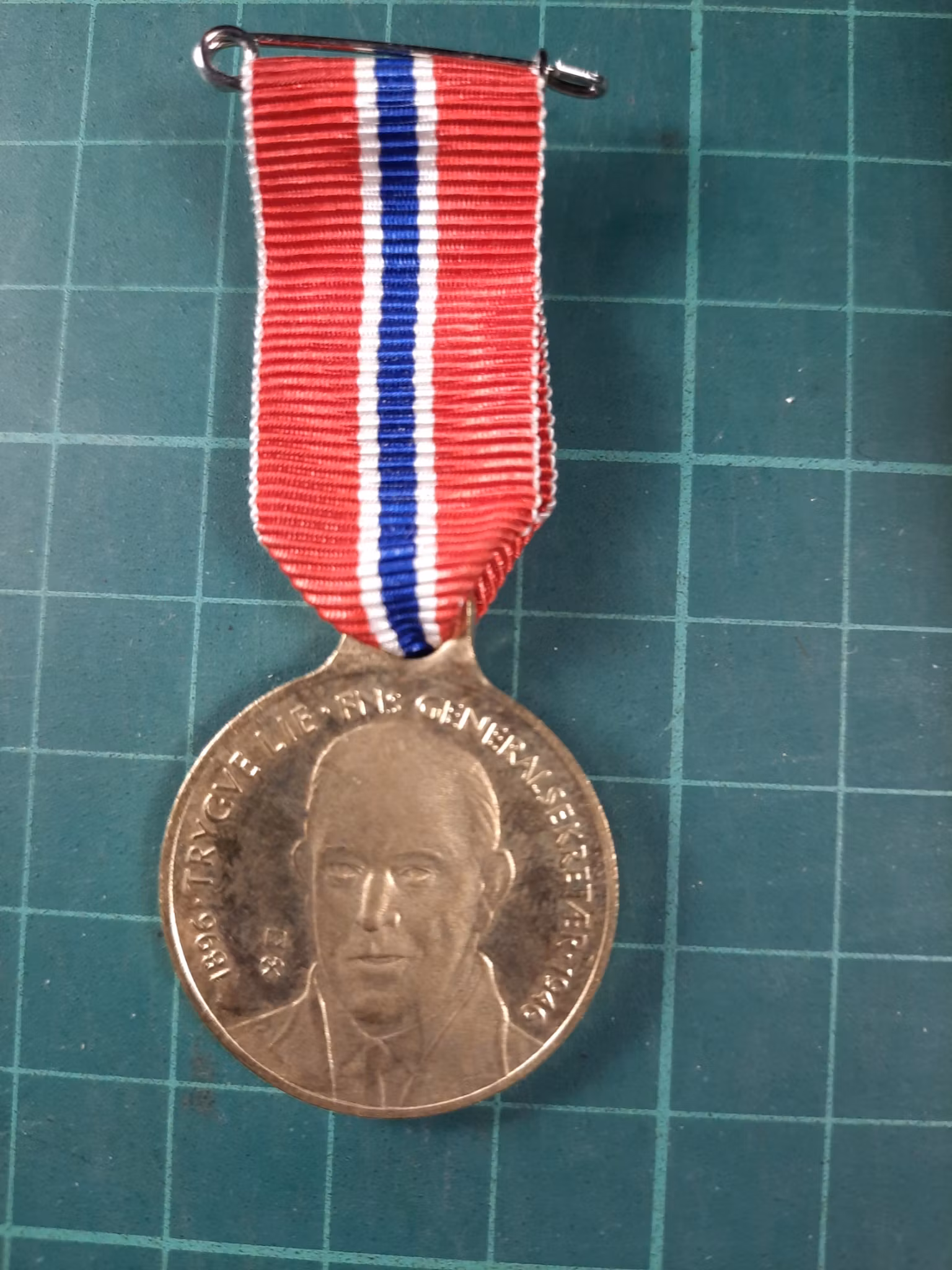 17 Mai medalje 1996 Trygve Lie