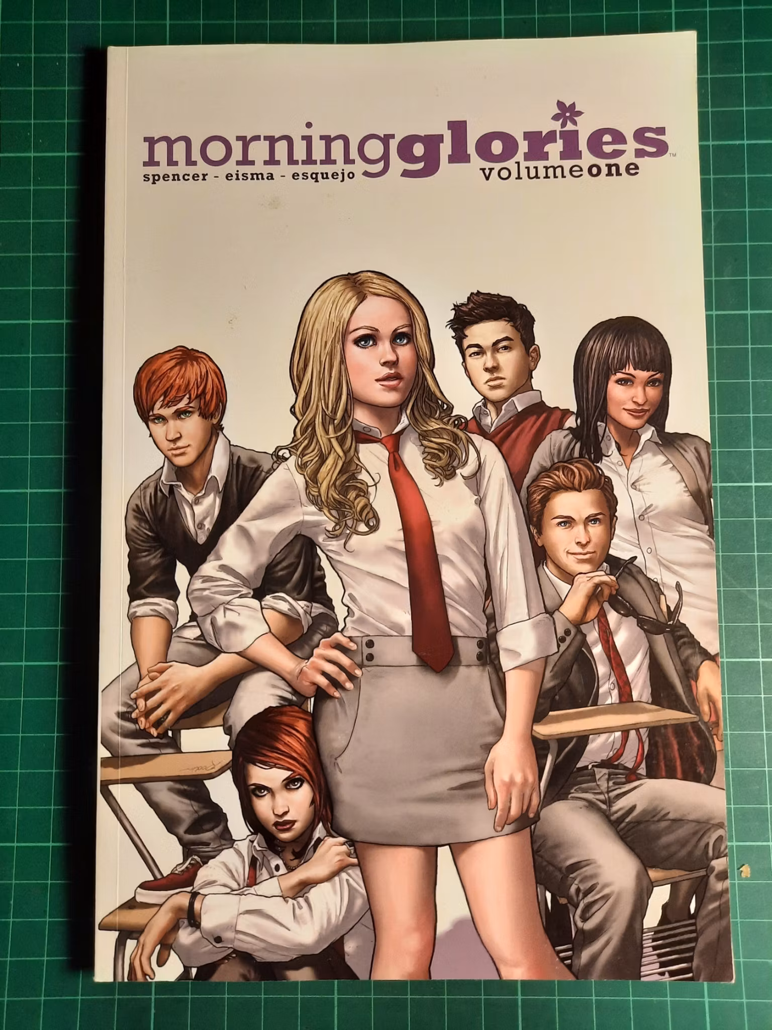 Morning glories Volum one  (Engelsk)