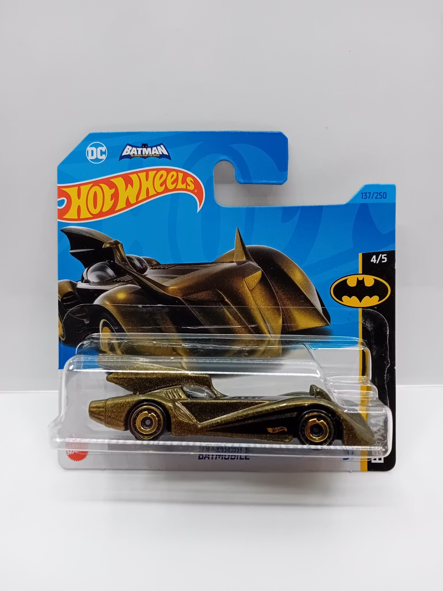 Batmobile gullfarget #137