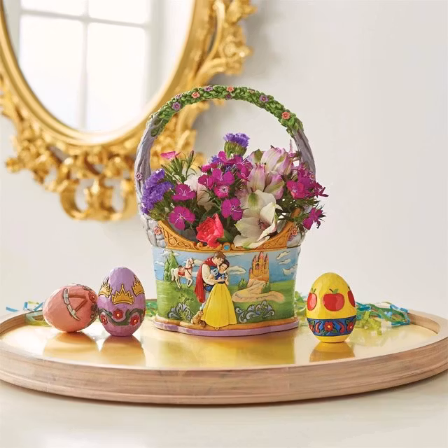 Snow White, Easter basket with eggs