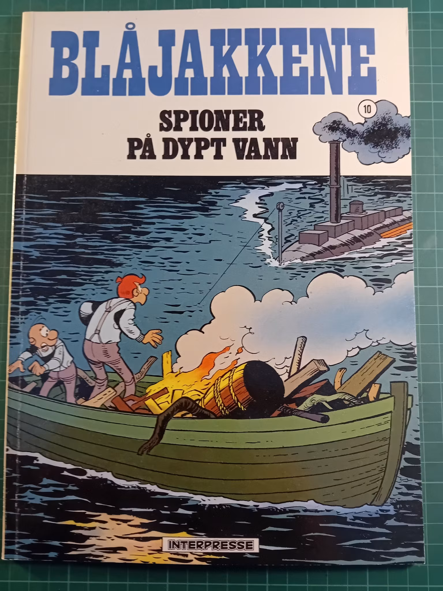 Blåjakkene 10 Spioner på dypt vann