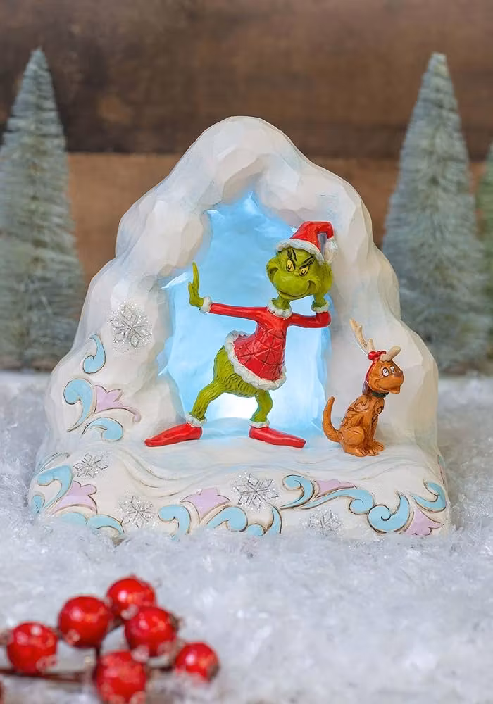 Grinch standing by mounds of snow (m/lys)