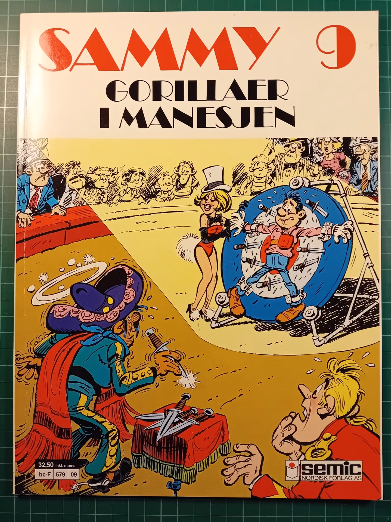 Sammy 09 Gorillaer i manesjen