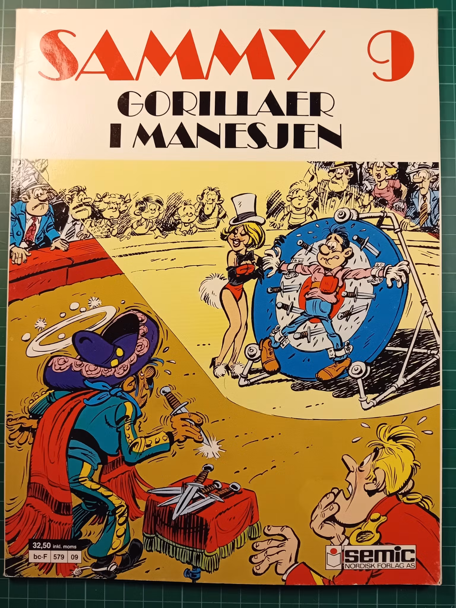 Sammy 09 Gorillaer i manesjen