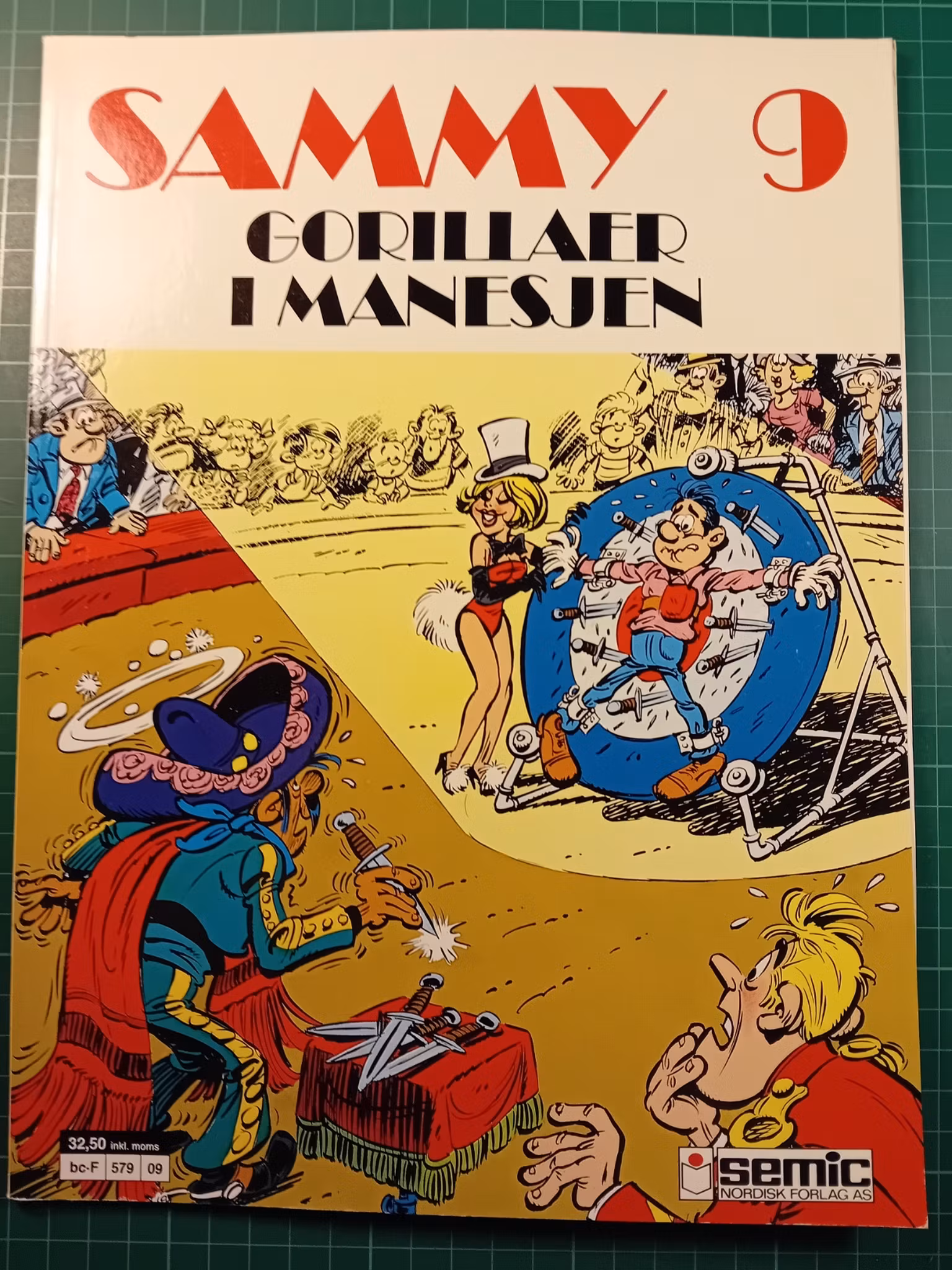 Sammy 09 Gorillaer i manesjen