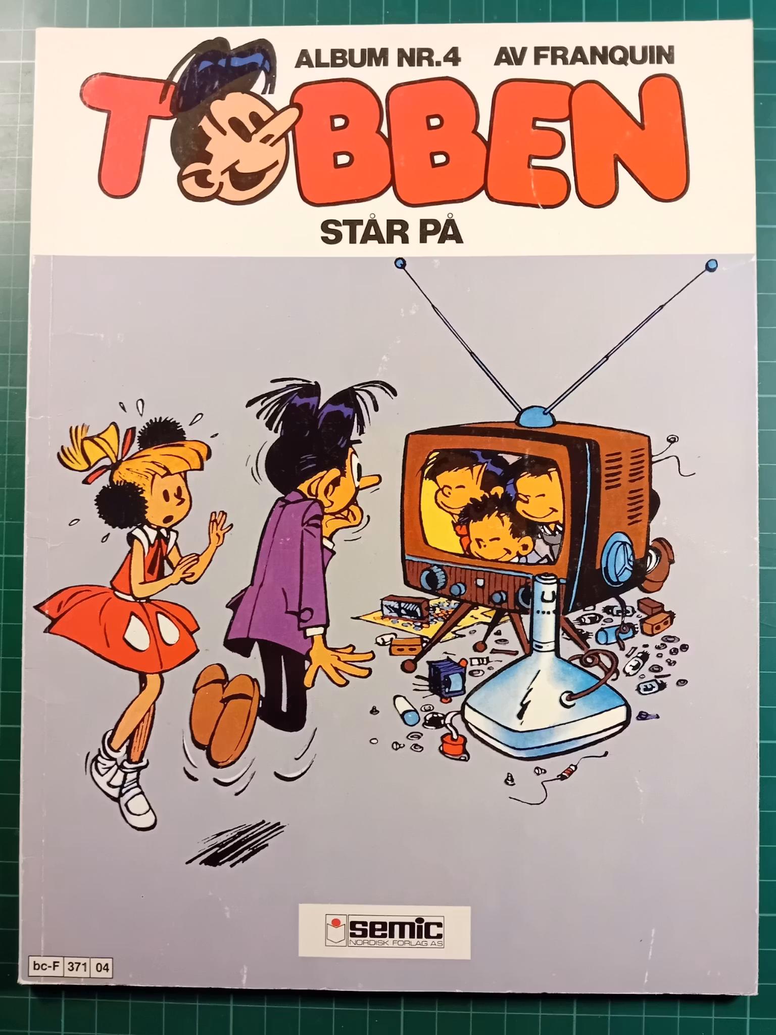 Tobben 4 Tobben står på