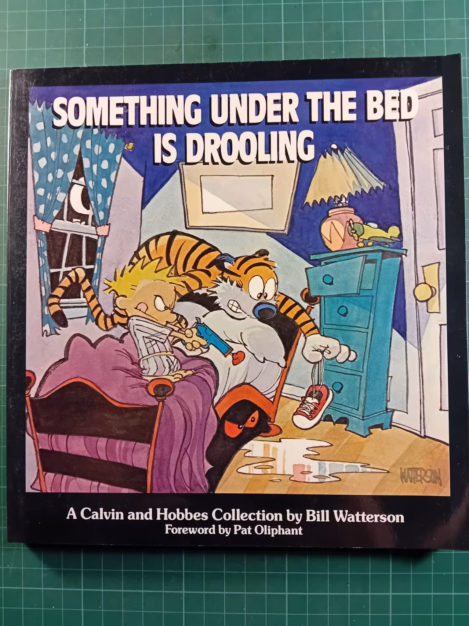 Calvin & Hobbes : Something under the bed is drooling