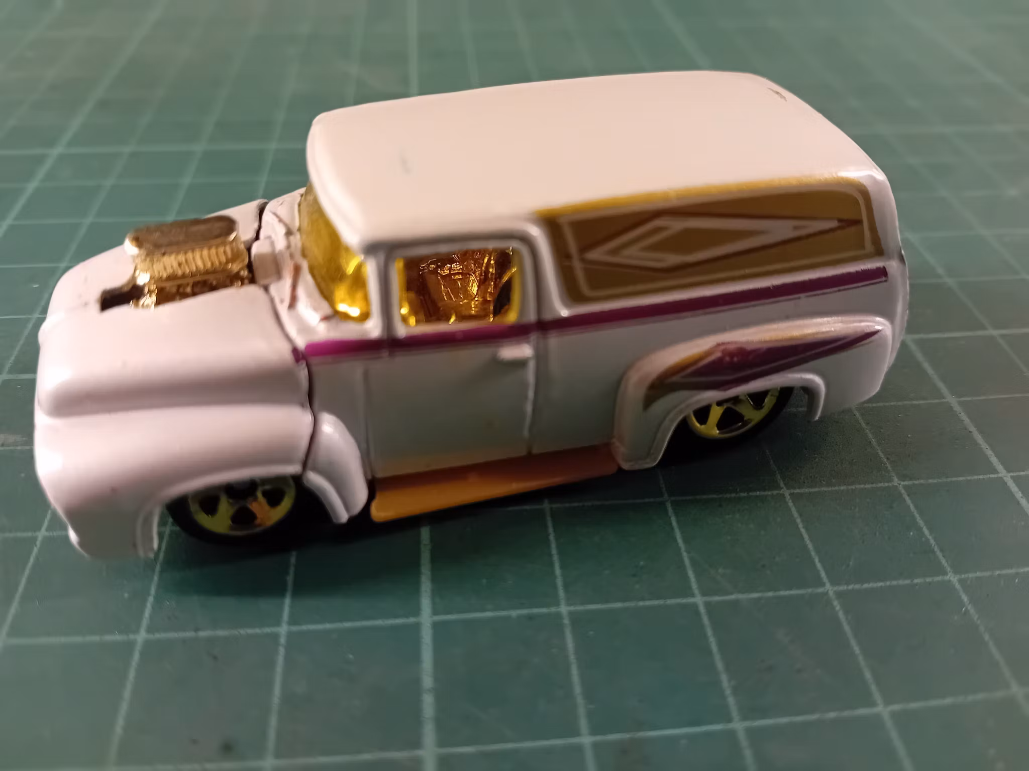 Hot Wheels  Ford F-100 Truck 1956 hvit