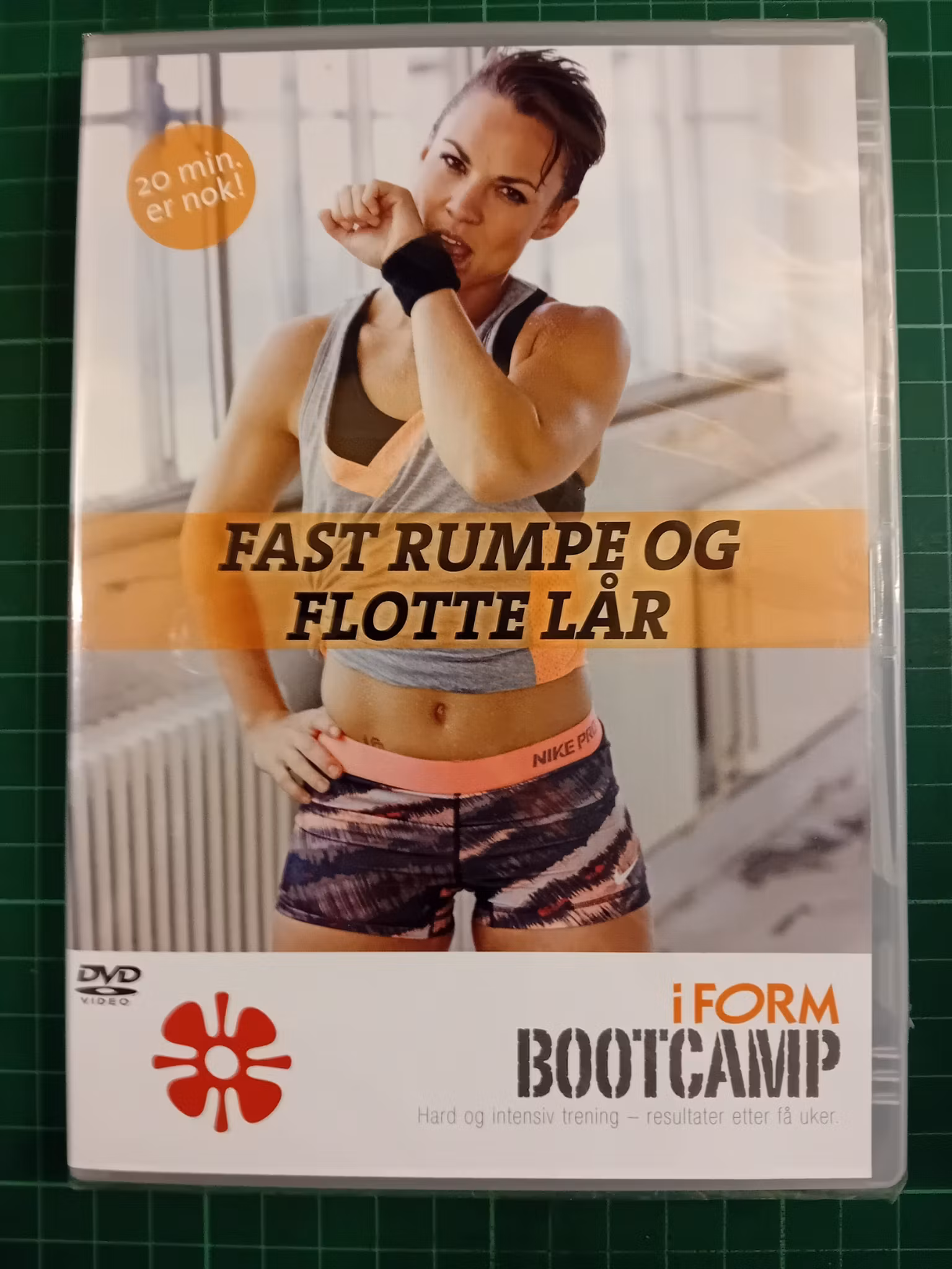DVD : I form bootcamp : Fast rumpe og flotte lår (forseglet) trenings DVD