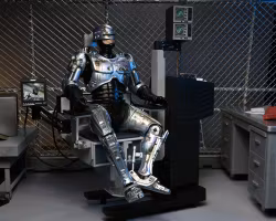 RoboCop Action Figure Ultimate Battle Damaged RoboCop with Chair 18 cm (Totalpris 1049,-)