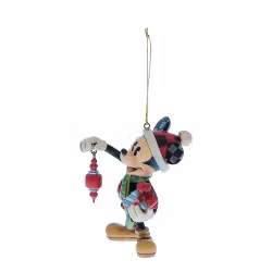 Mikke holder julepynt for oppheng