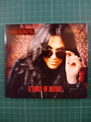 Sari Schorr – A Force Of Nature  (Pappcover)