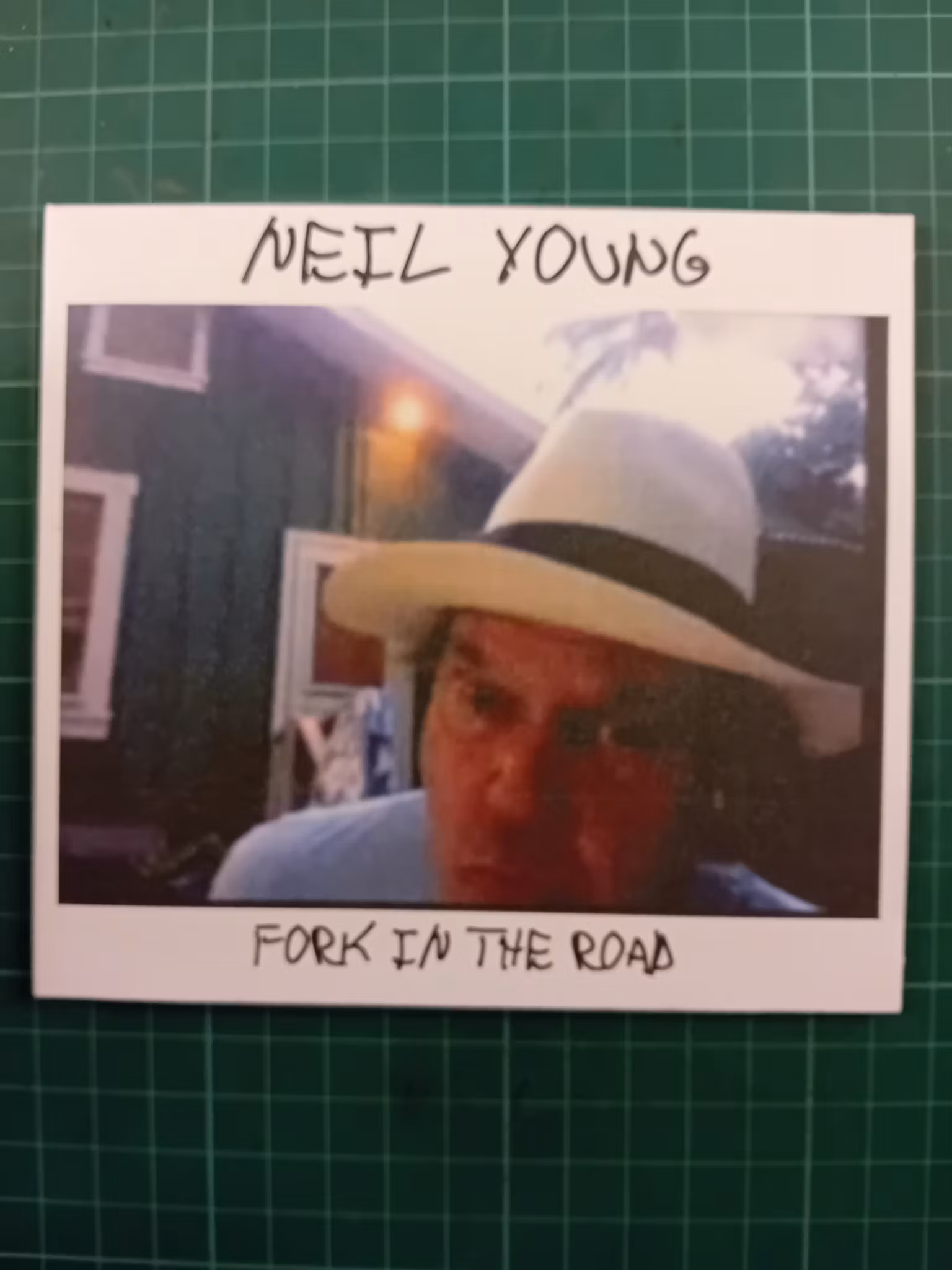 Neil Young – Fork In The Road (pappcover)