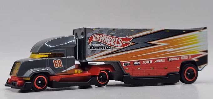 Track Fleet Hype Hauler Hot Wheels race team