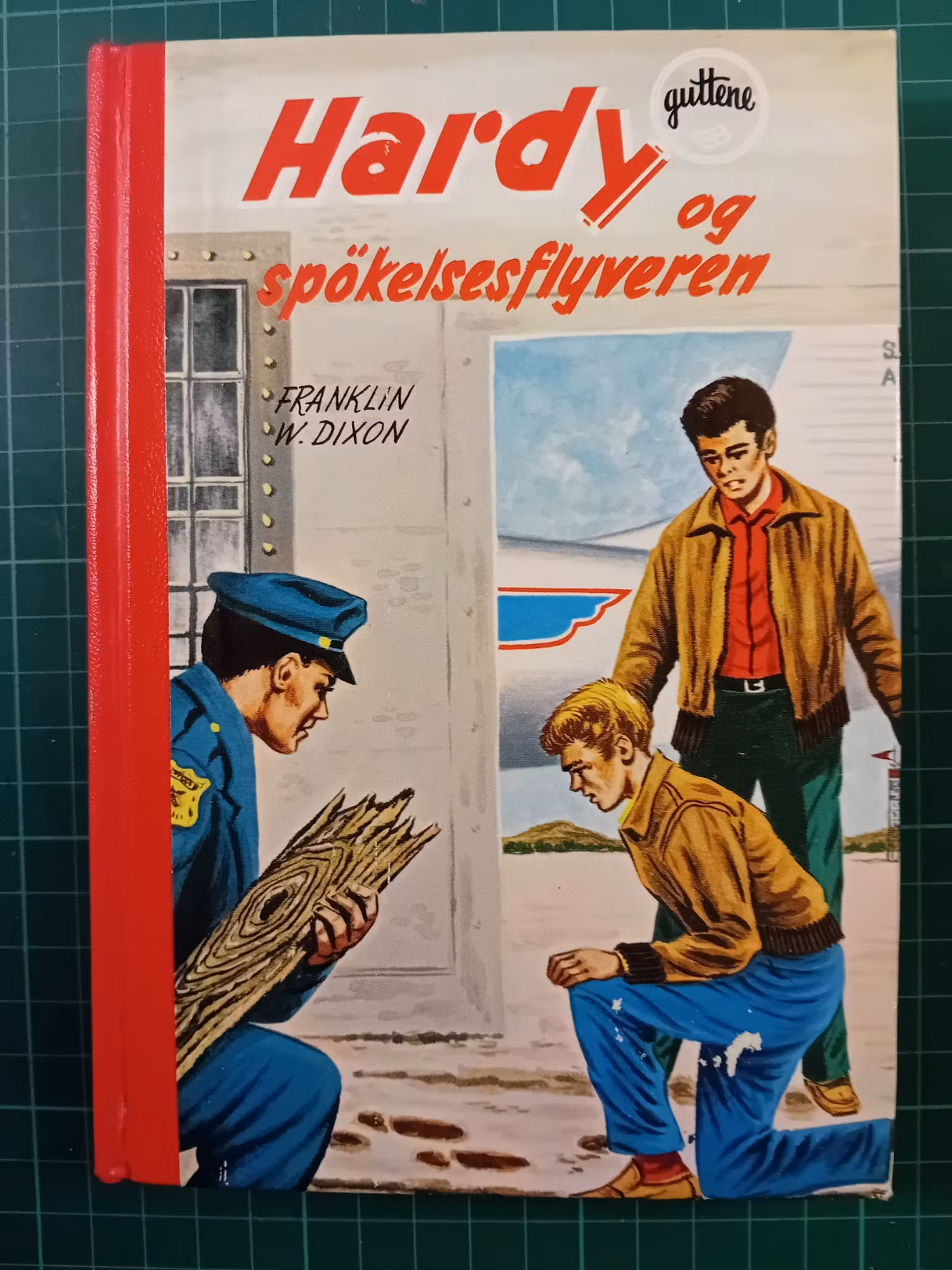 049 Hardy-guttene og spøkelsesflyveren