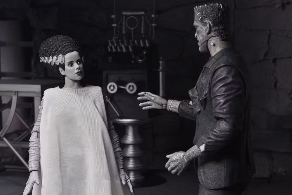 Universal Monsters 2-Pack Action Figure Bride of Frankenstein 90th Anniversary The Monster & His Mate (B&W) 18 cm (Totalpris 1059,-)