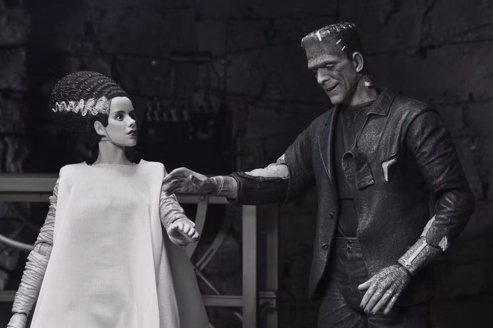 Universal Monsters 2-Pack Action Figure Bride of Frankenstein 90th Anniversary The Monster & His Mate (B&W) 18 cm (Totalpris 1059,-)