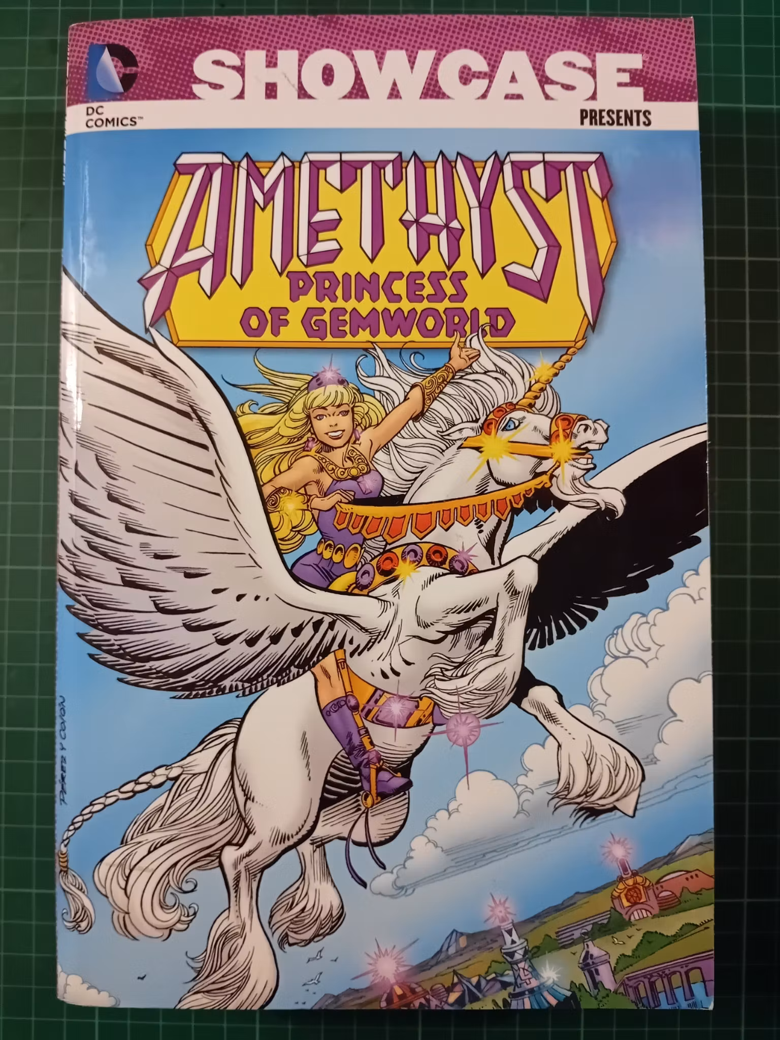DC Showcase Amethyst Princess of Gemworld