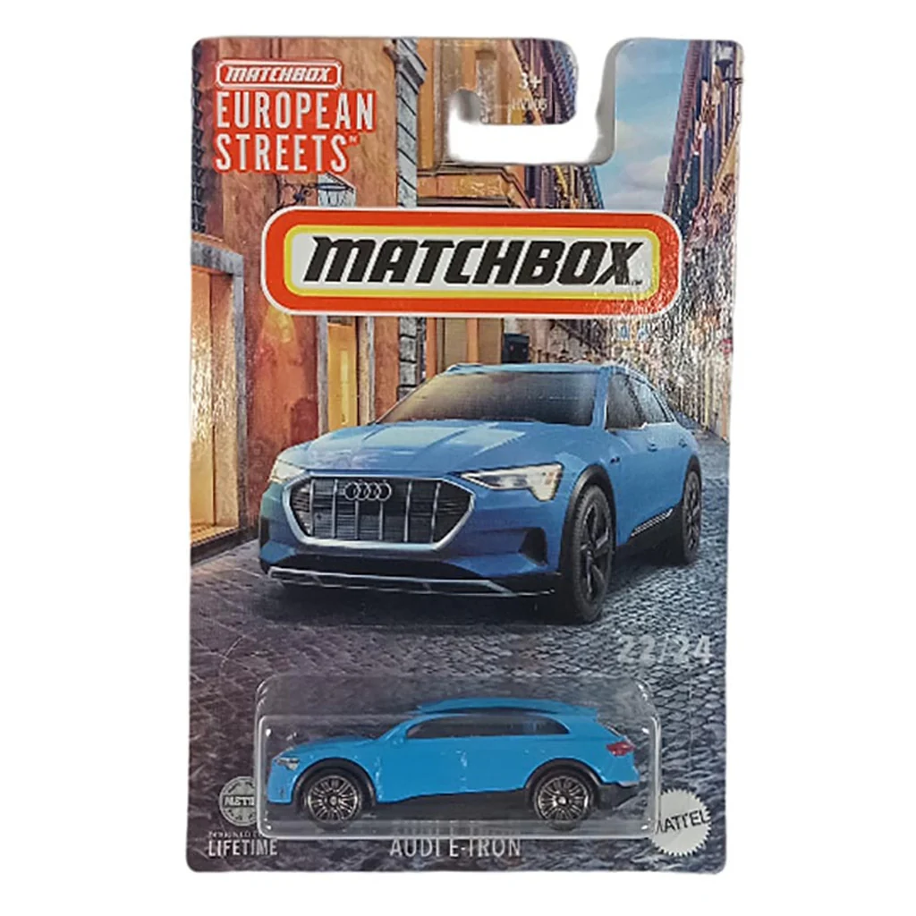 European streets Audi E-Tron blå
