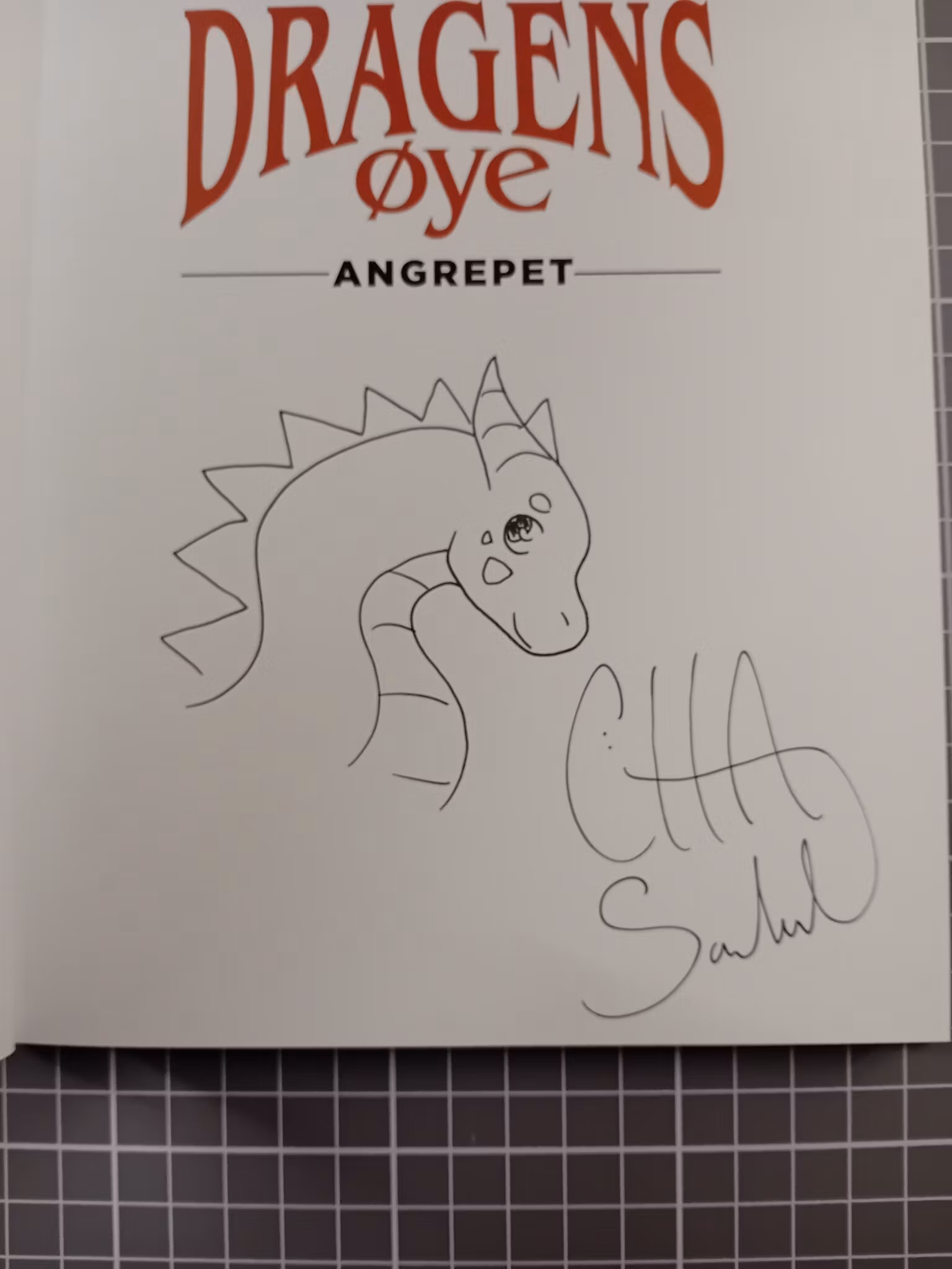 Dragens øye 2 Angrepet (med signert tegning)