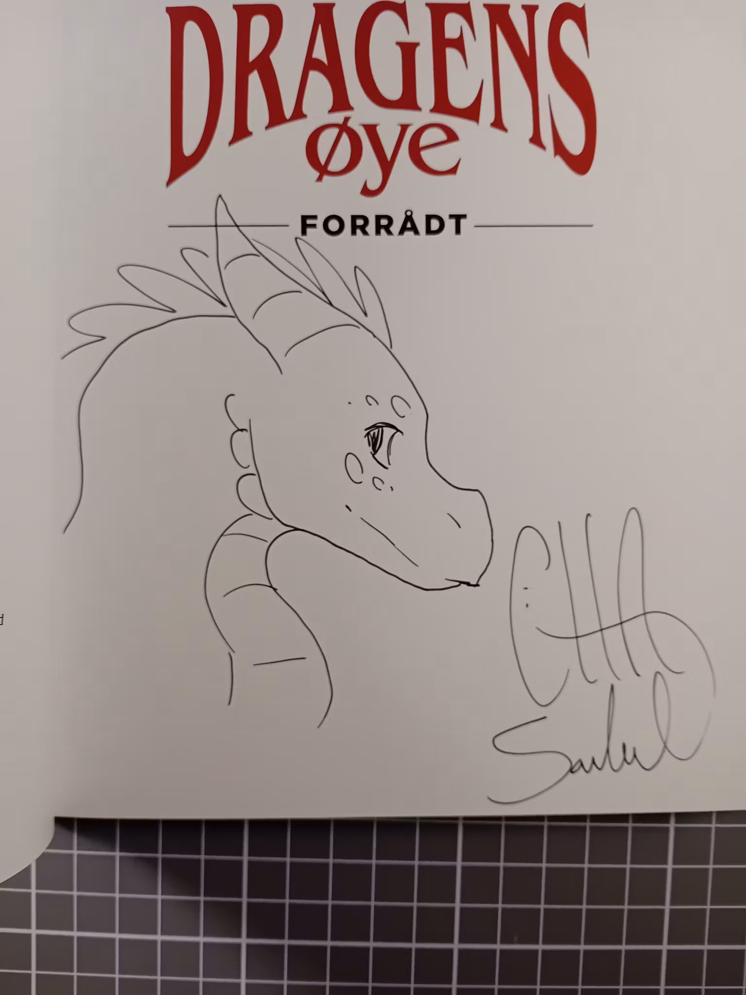 Dragens øye 1 Forrådt (med signert tegning)
