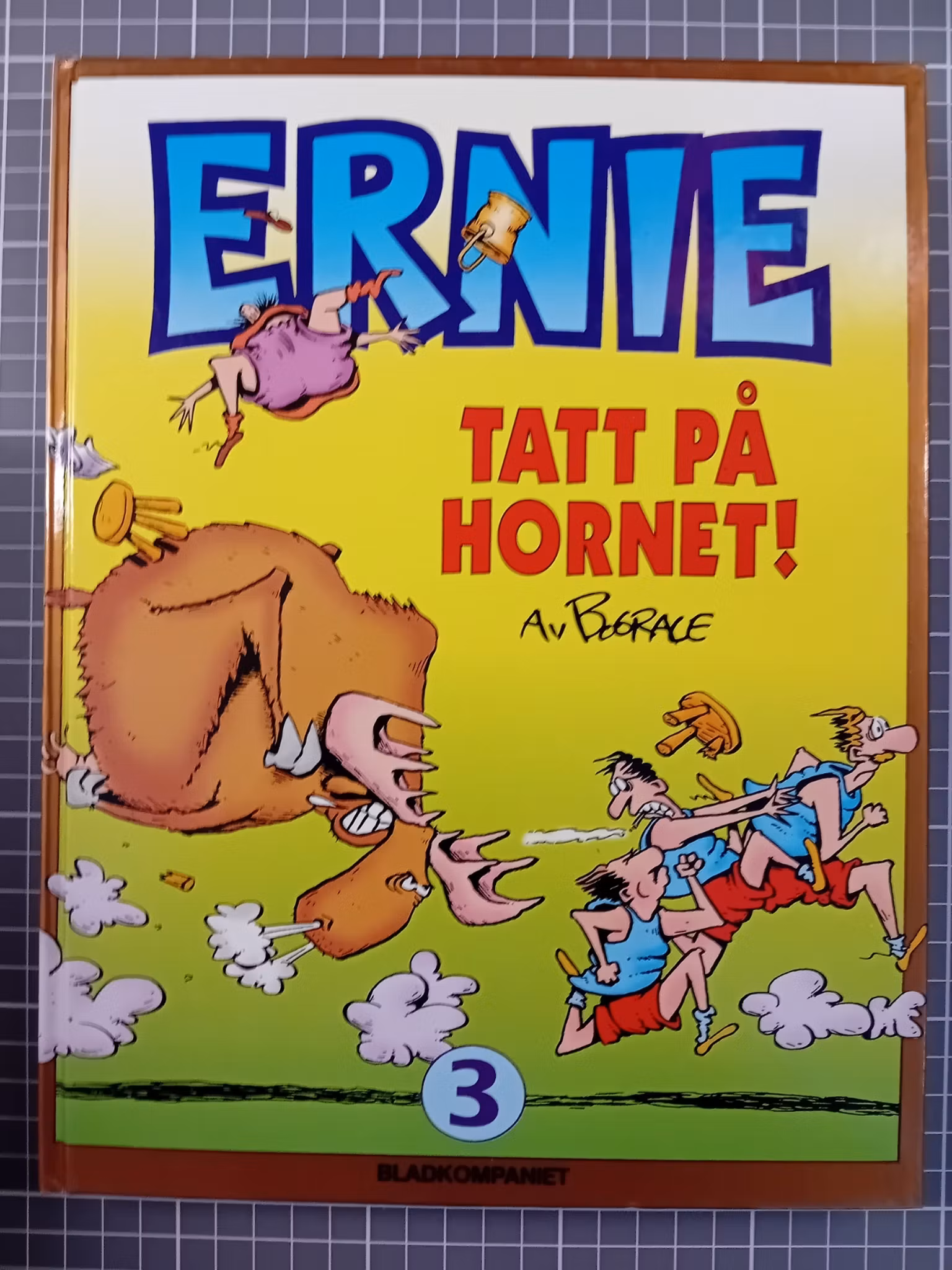 Ernie bok 3 : Tatt på hornet