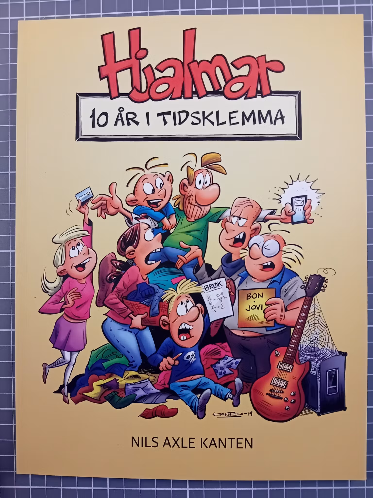 Hjalmar 10 år i tidsklemma (Med signert hilsen)