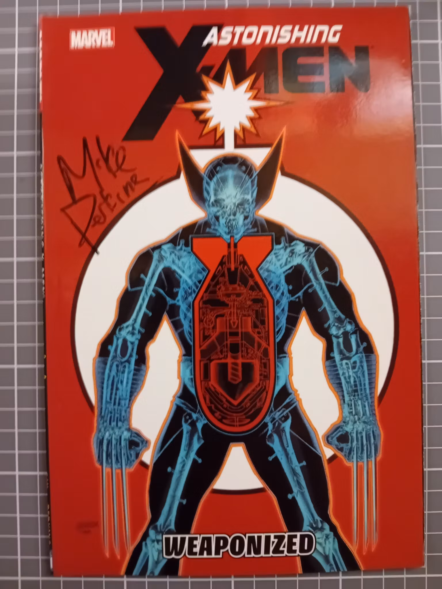 Astonishing X-Men vol 11 (signert Mike Perkins)