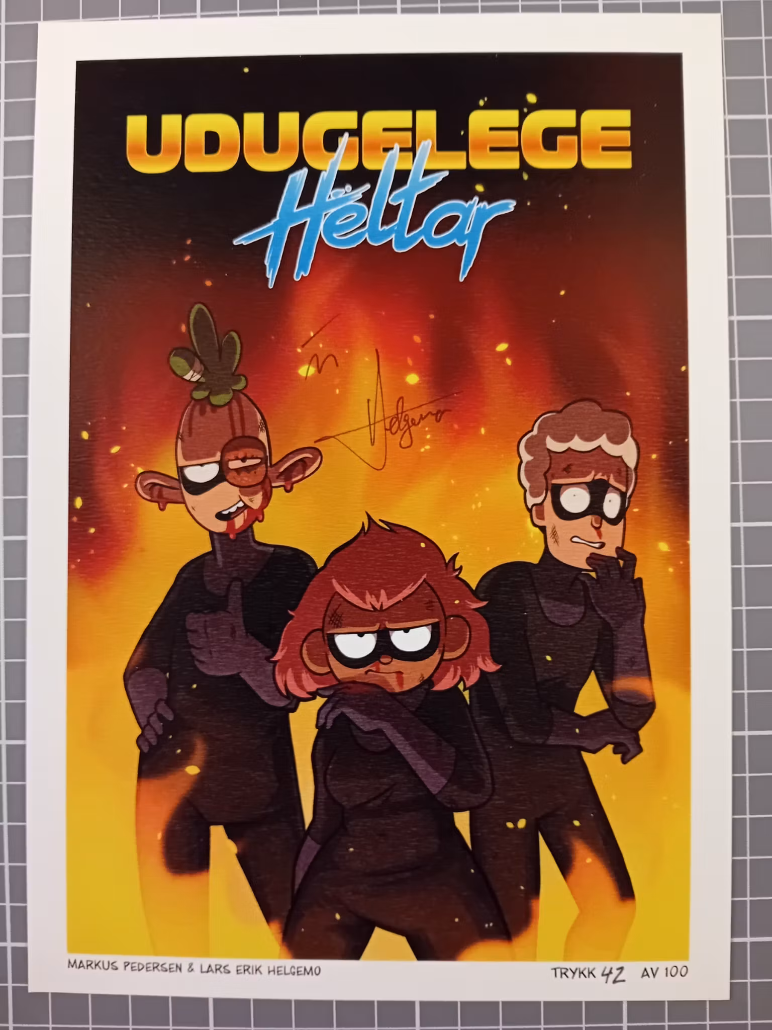 Udugelege Heltar vol 1 Stiv kuling m/trykk og signert tegning